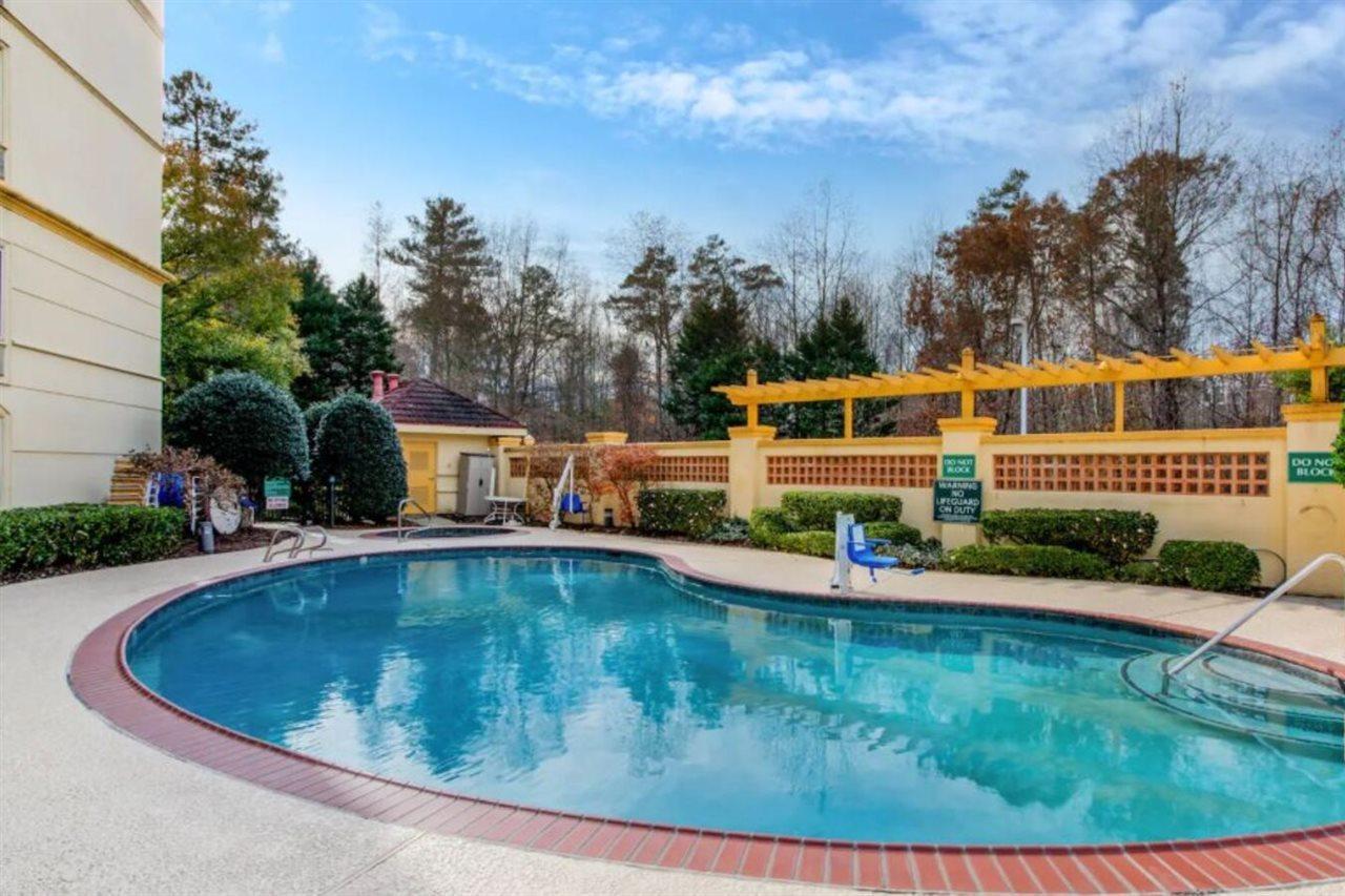 Hotel La Quinta By Wyndham Raleigh Crabtree Exterior foto